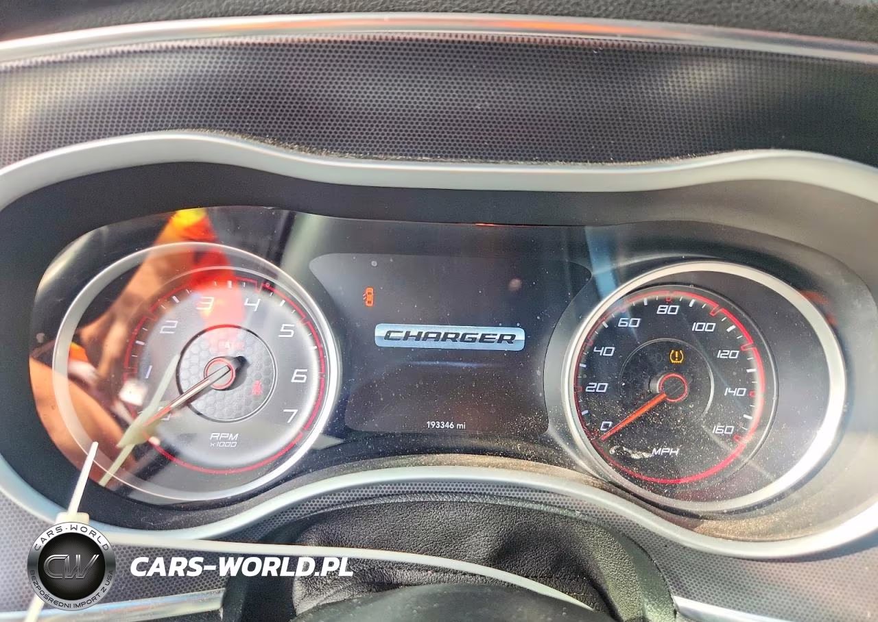 2018 Dodge Charger R VIN:2C3CDXCT3JH133434 - 9