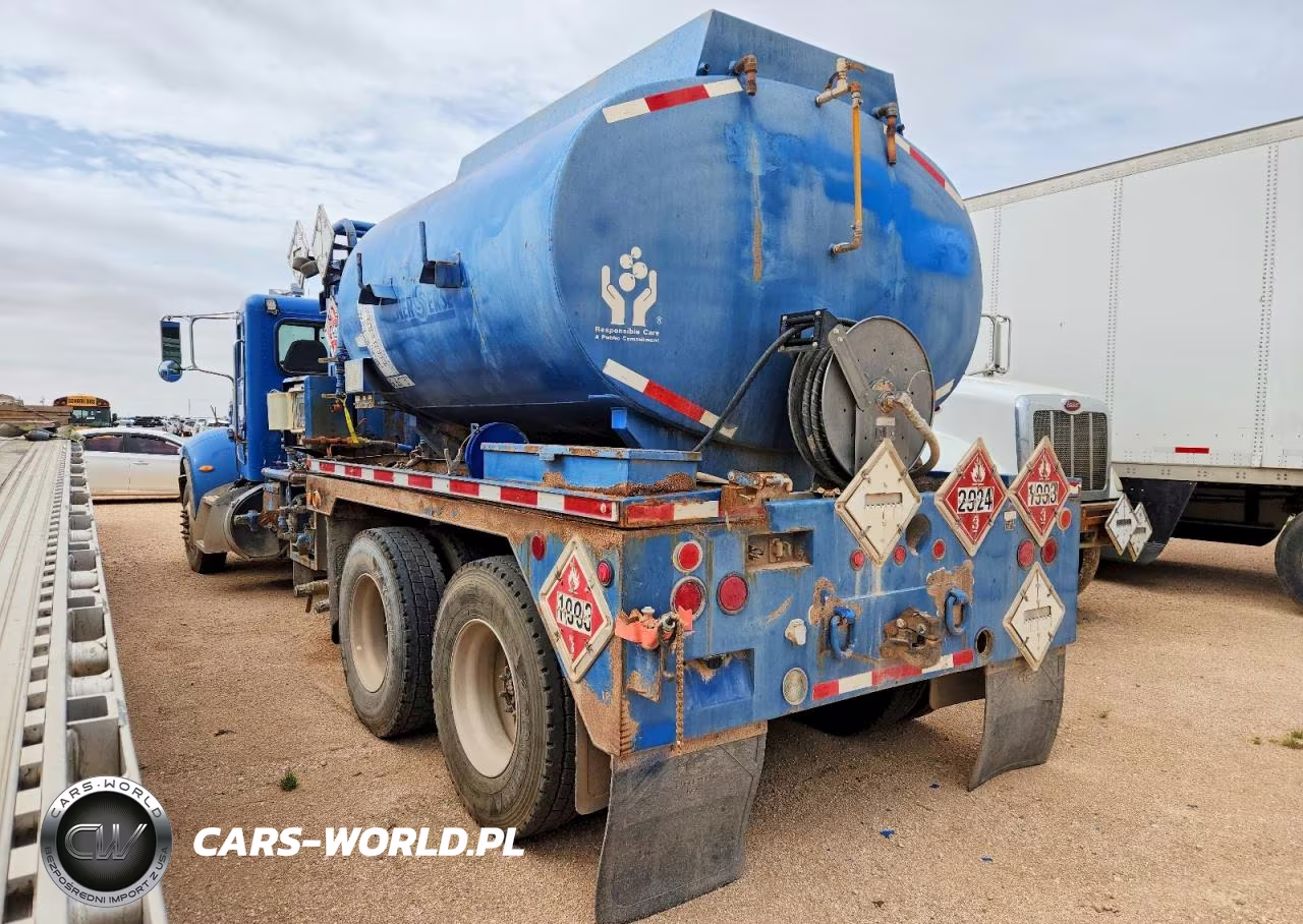 2014 Peterbilt 348 Fuel Truck VIN:2NP3LJ9X4EM225387 - 3
