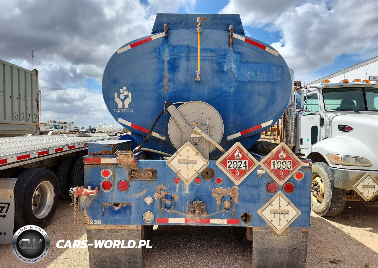 2014 Peterbilt 348 Fuel Truck VIN:2NP3LJ9X4EM225387 - 6