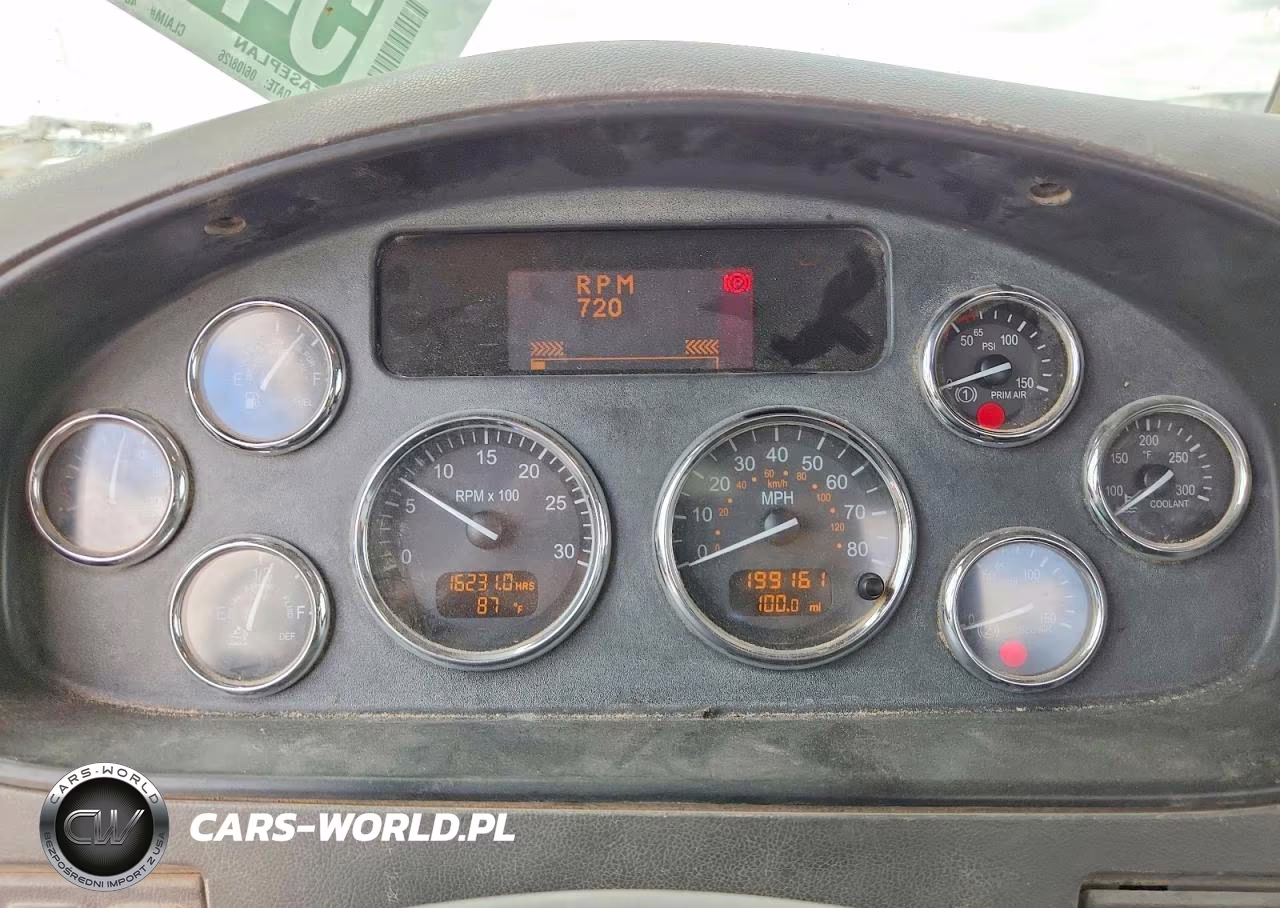 2014 Peterbilt 348 Fuel Truck VIN:2NP3LJ9X4EM225387 - 8