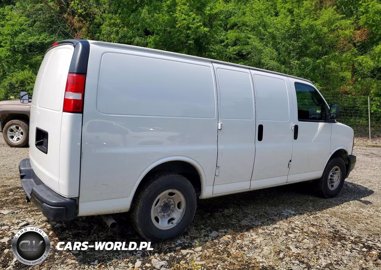 2024 Chevrolet Express 2500 Cargo Delivery Van VIN:1GCWGAFP7R1238757 - 3