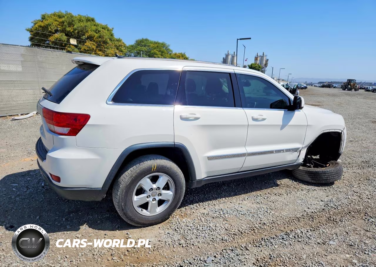 2012 Jeep Grand Cherokee Laredo VIN:1C4RJEAG0CC259216 - 3