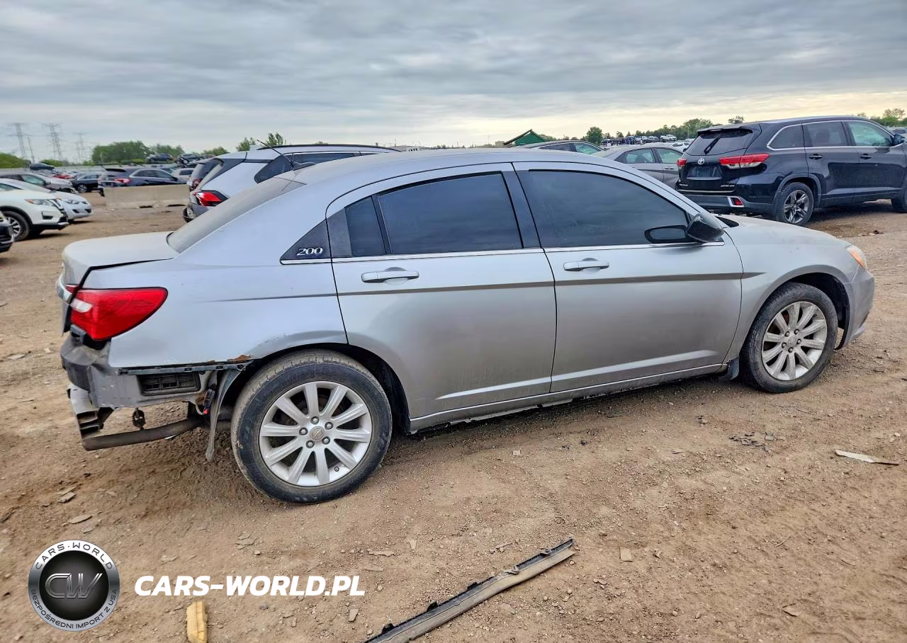2014 Chrysler 200 Touring VIN:1C3CCBBB9EN128718 - 3