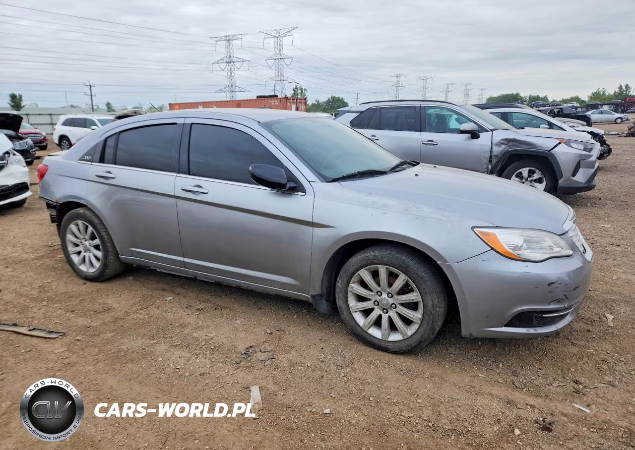2014 Chrysler 200 Touring VIN:1C3CCBBB9EN128718 - 4
