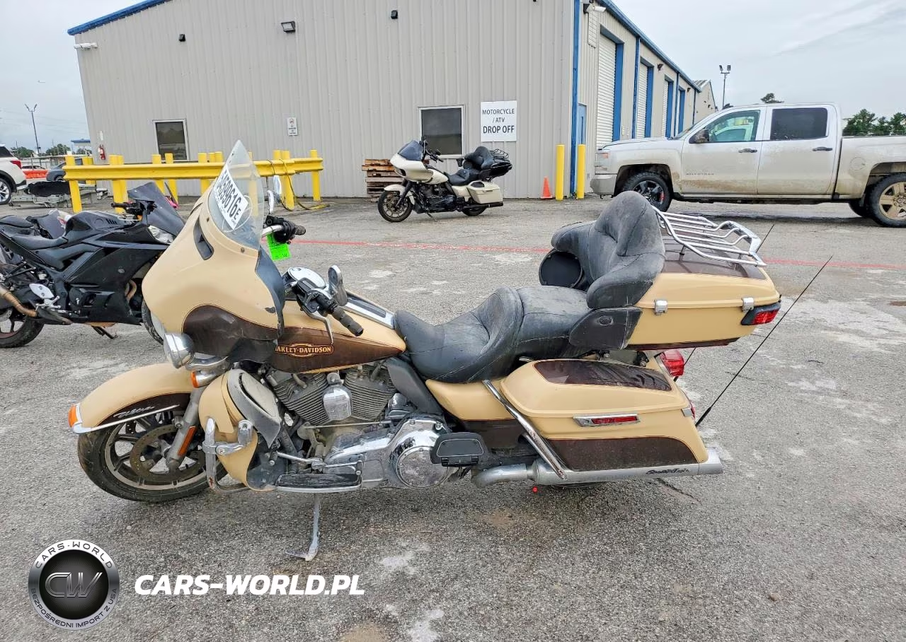 2014 Harley-Davidson Flhtcu Ultra Classic Electra Glide VIN:1HD1FCM17EB612990 - 3