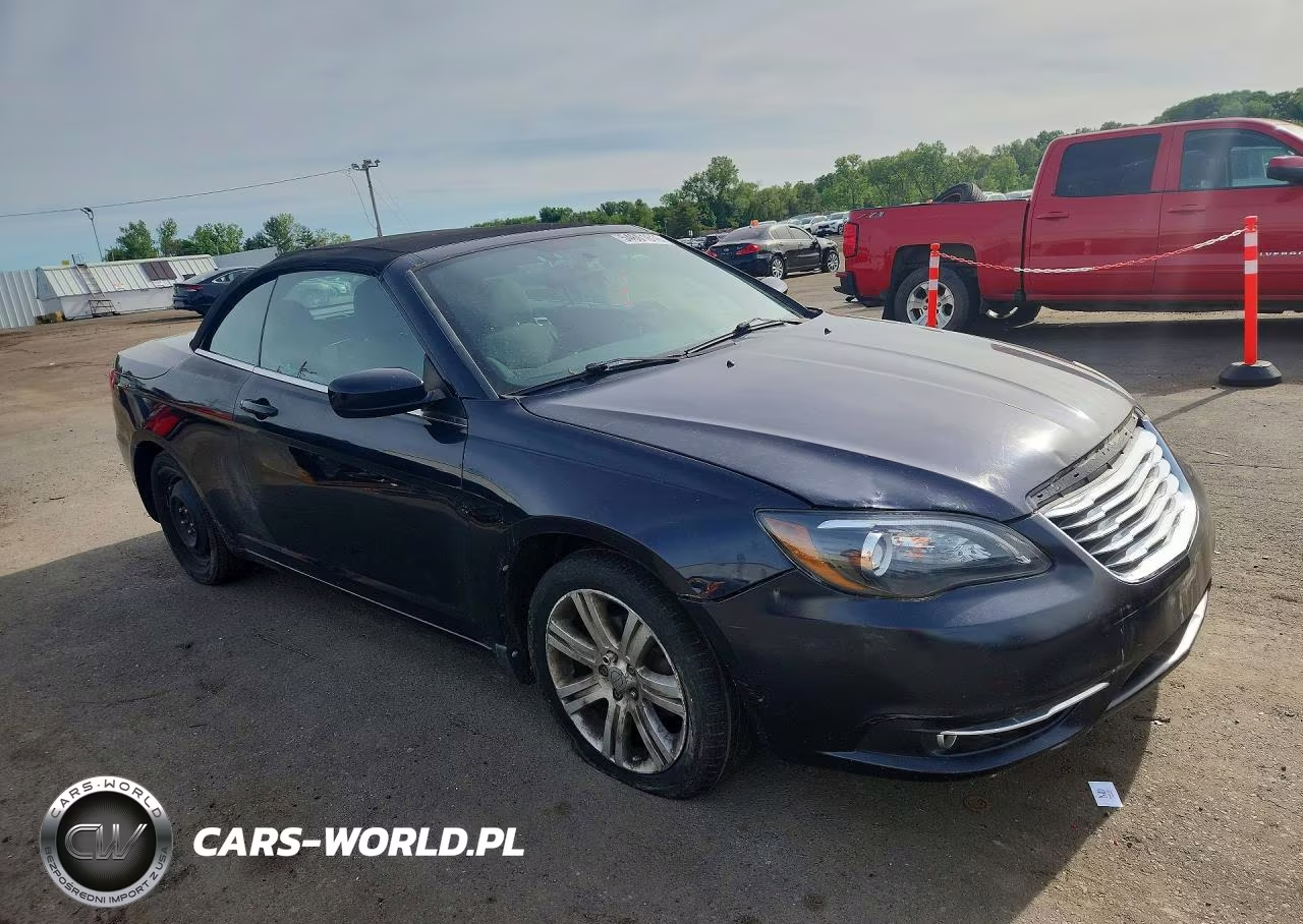2011 Chrysler 200 Touring VIN:1C3BC2EG6BN576798 - 4