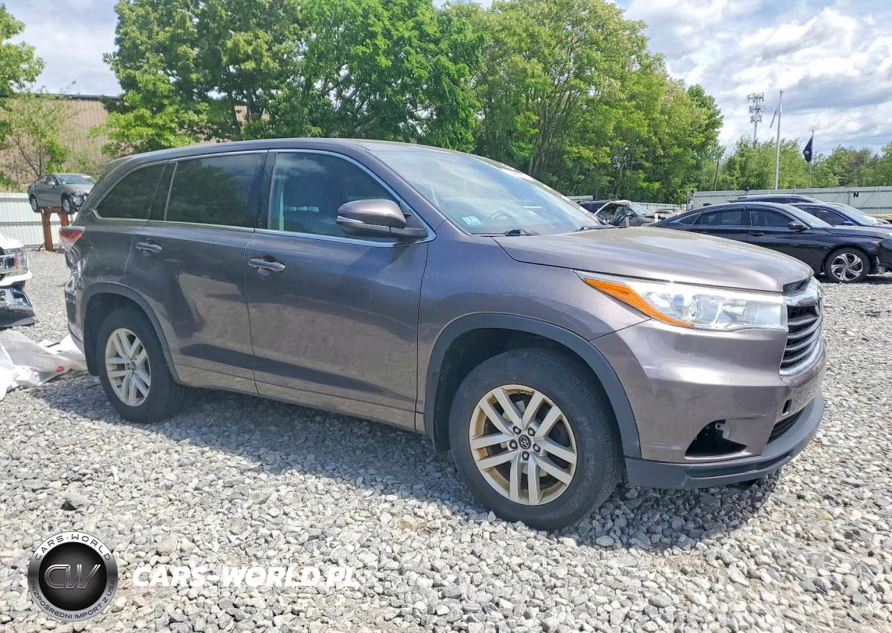 2016 Toyota Highlander Le VIN:5TDBKRFH3GS271405 - 4