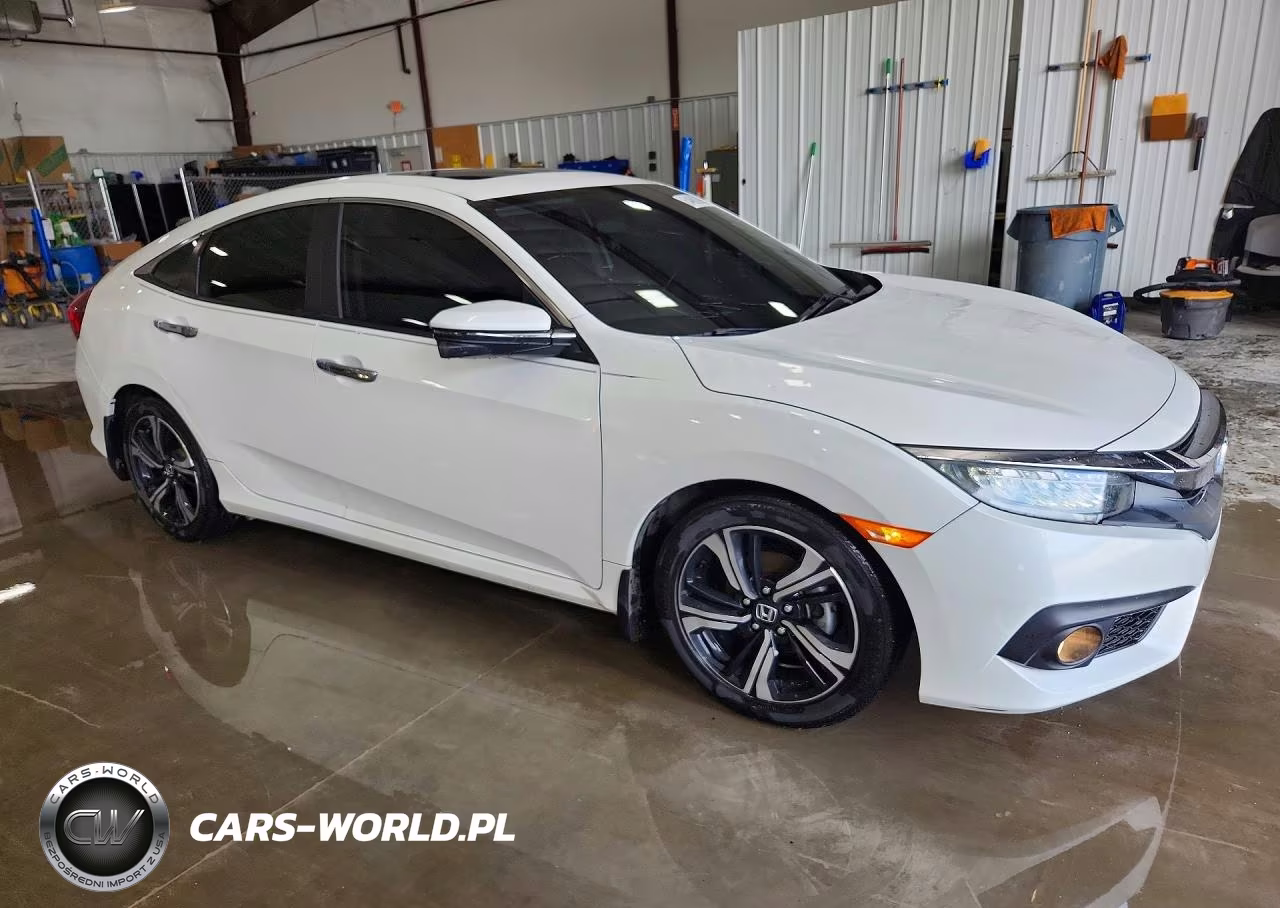 2017 Honda Civic Touring VIN:19XFC1F9XHE014049 - 4