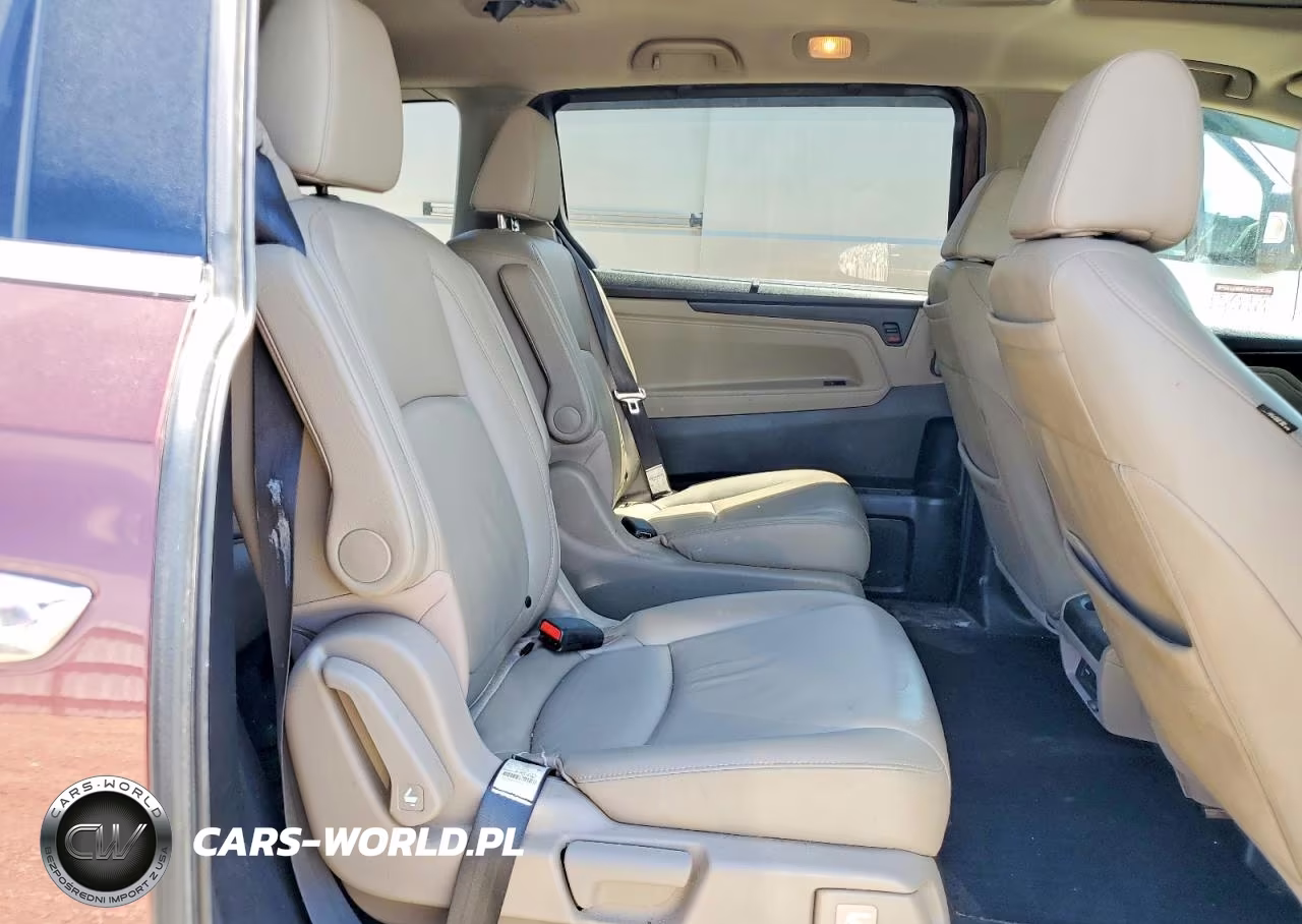 2018 Honda Odyssey Elite VIN:5FNRL6H93JB049717 - 11