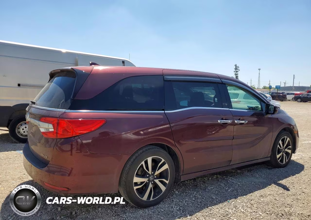 2018 Honda Odyssey Elite VIN:5FNRL6H93JB049717 - 3
