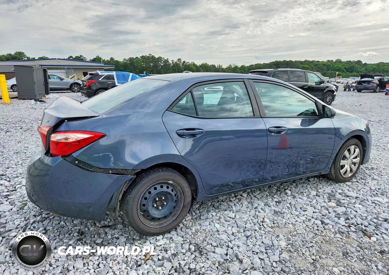 2018 Toyota Corolla Le VIN:2T1BURHE5JC009706 - 3