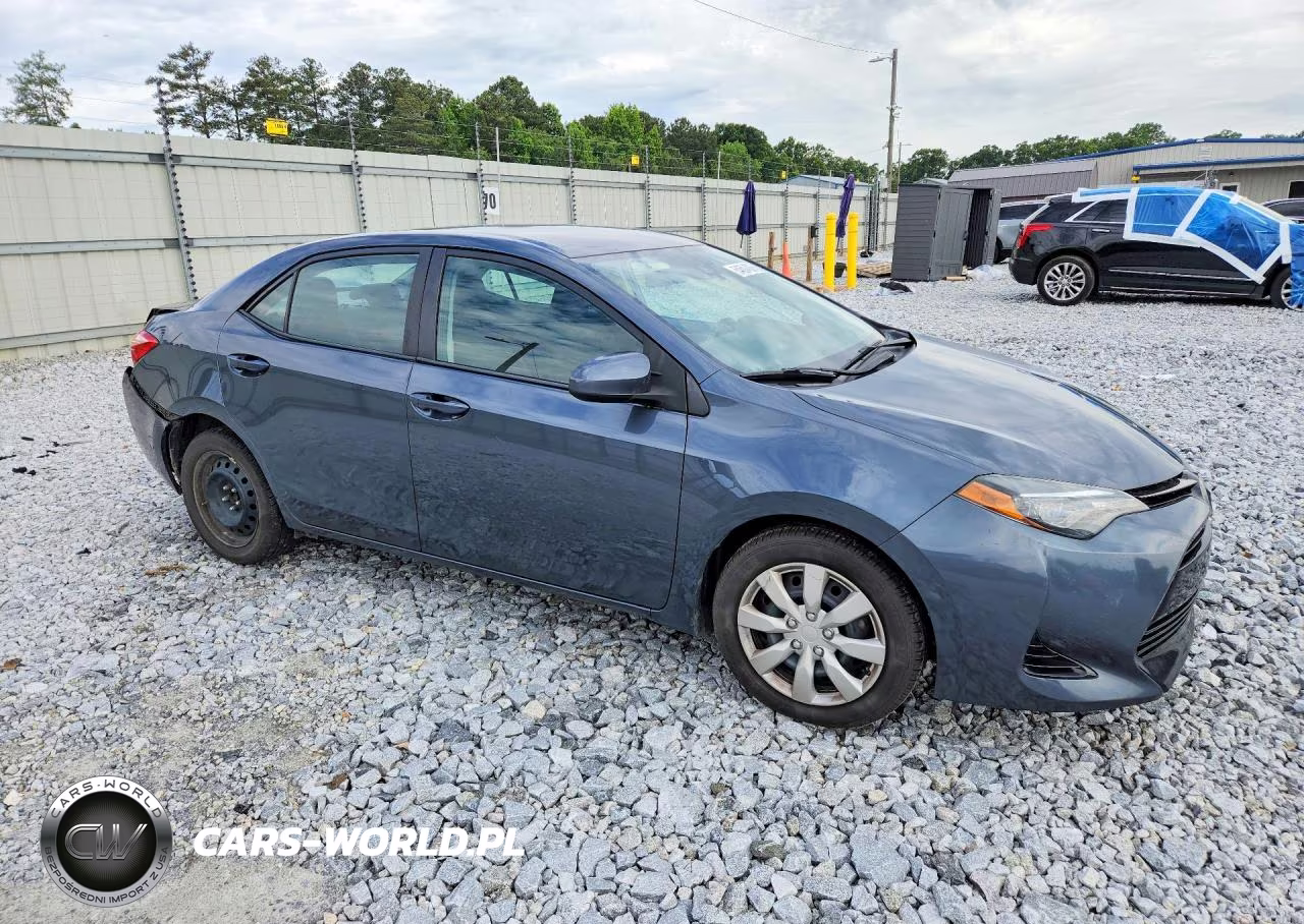 2018 Toyota Corolla Le VIN:2T1BURHE5JC009706 - 4