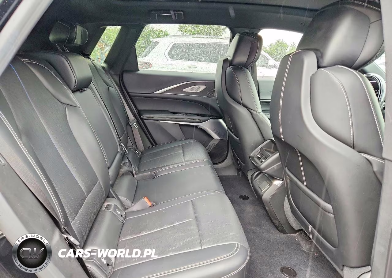 2023 Cadillac Lyriq Luxury VIN:1GYKPMRK4PZ002768 - 10
