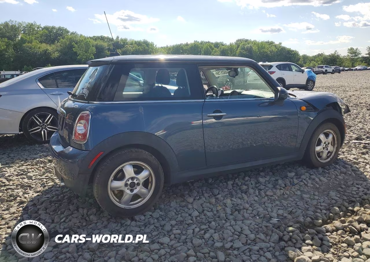 2011 Mini Cooper VIN:WMWSU3C5XBT097728 - 3