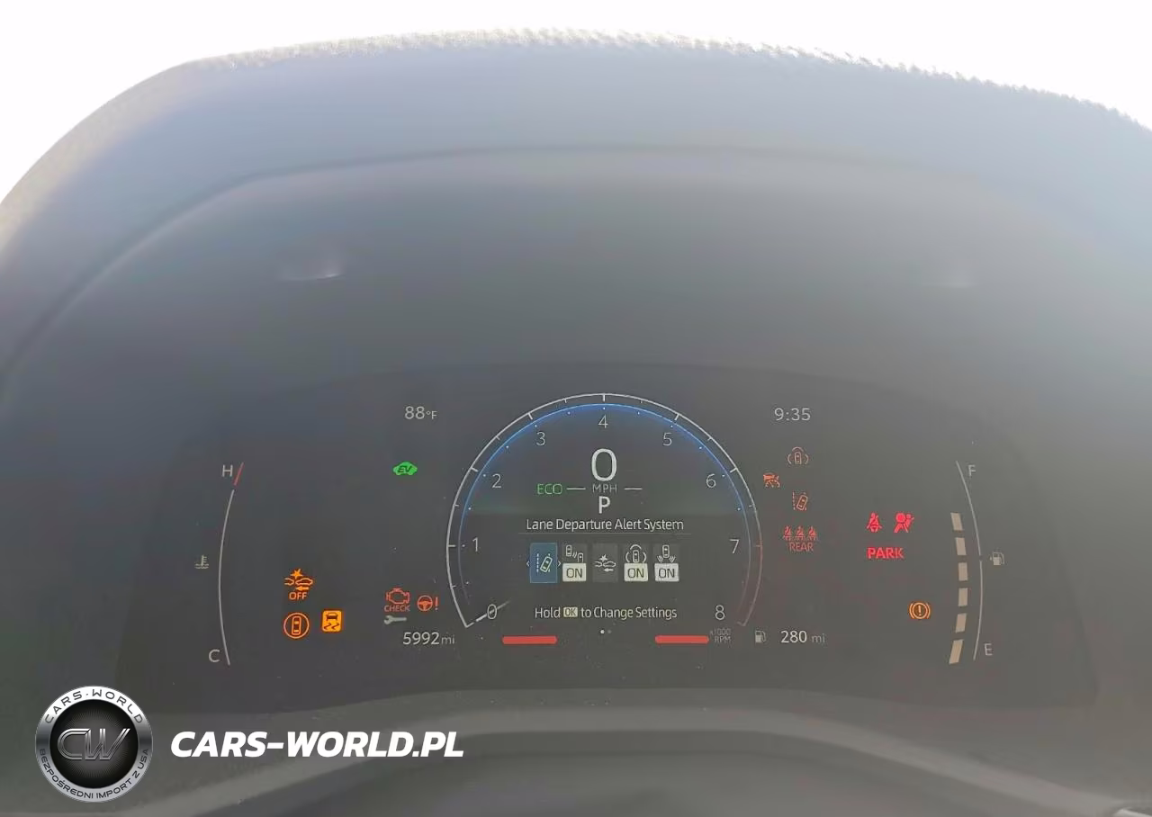 2025 Toyota Camry Le VIN:4T1DAACK5SU649348 - 9