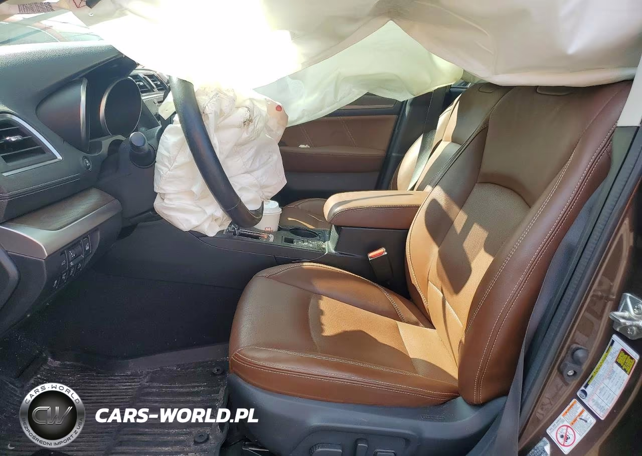 2019 Subaru Outback Touring VIN:4S4BSATCXK3322432 - 7