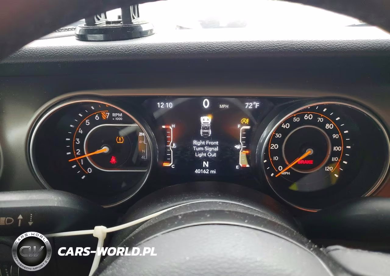 2018 Jeep Wrangler Unlimited Sport VIN:1C4HJXDG5JW150782 - 9