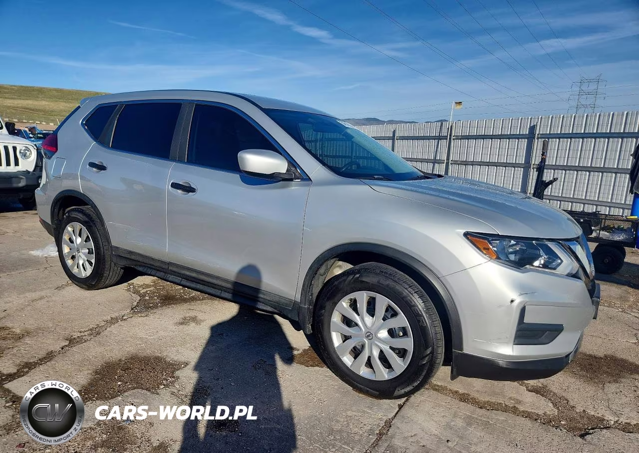 2017 Nissan Rogue S VIN:KNMAT2MVXHP587811 - 4