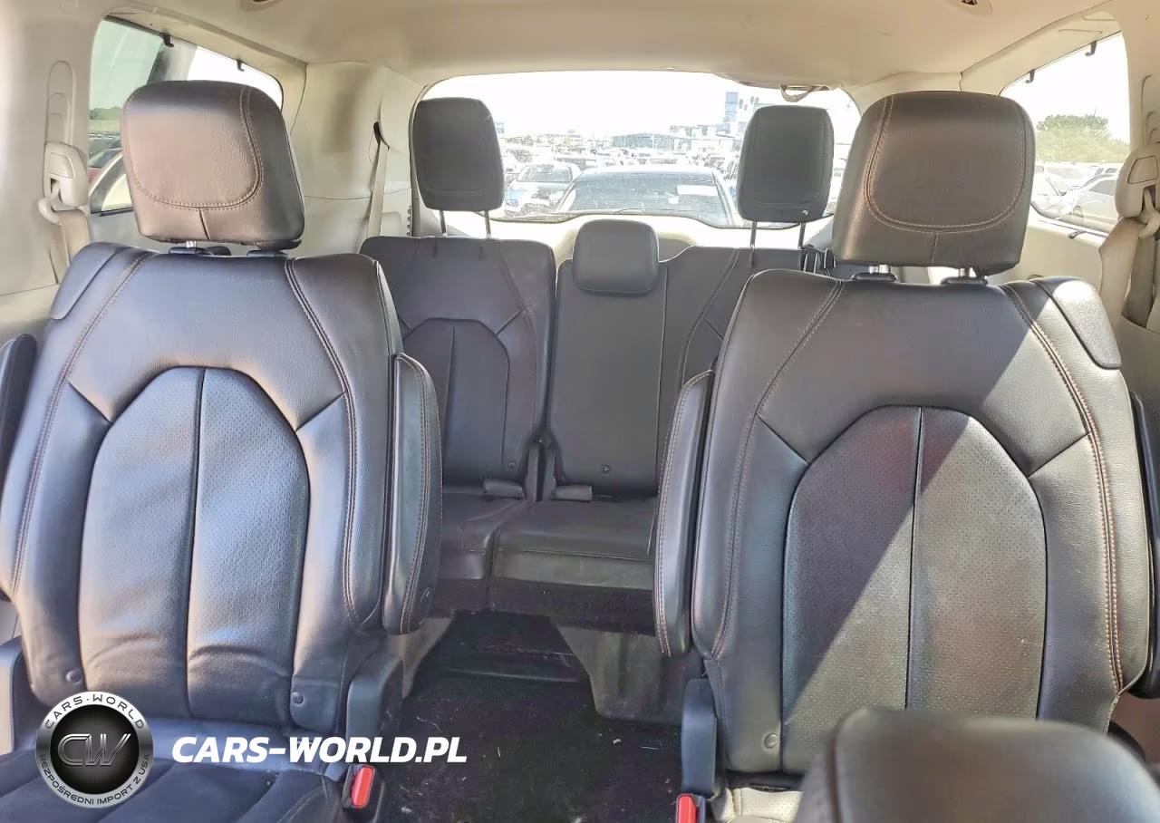 2017 Chrysler Pacifica Touring L Plus VIN:2C4RC1EG7HR759515 - 11