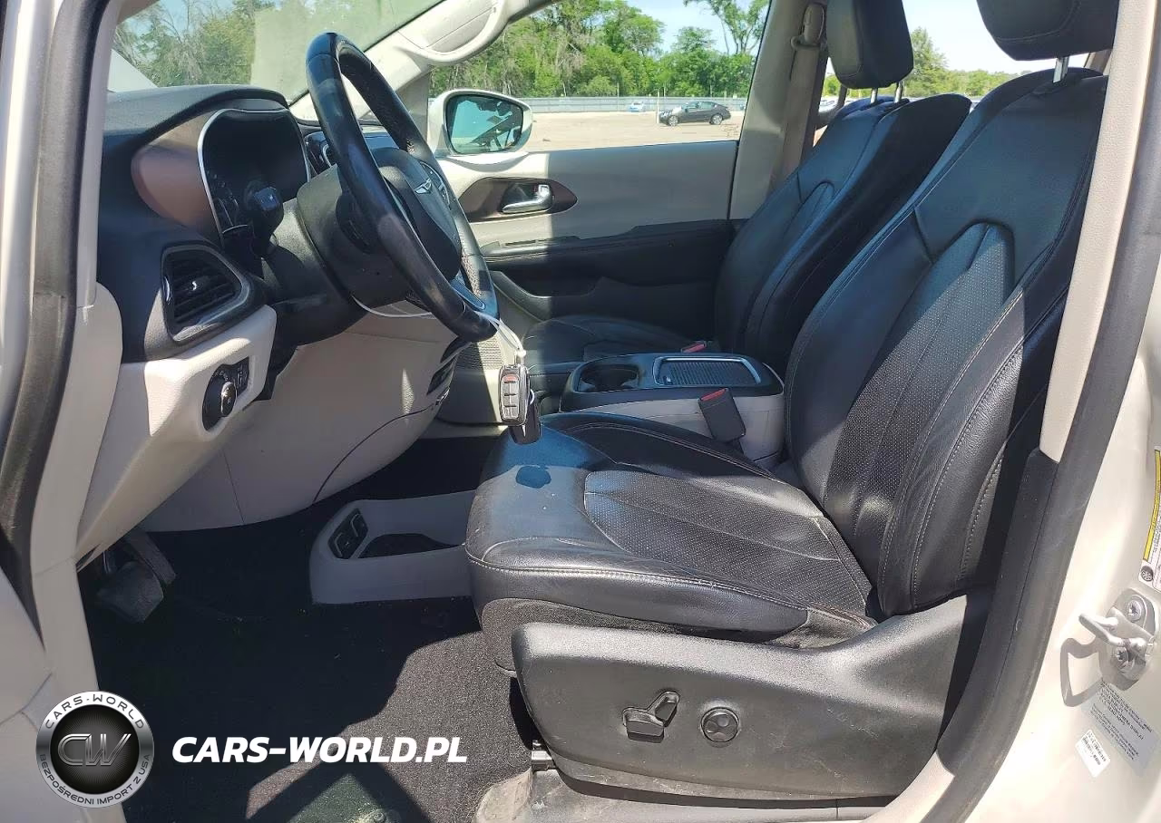2017 Chrysler Pacifica Touring L Plus VIN:2C4RC1EG7HR759515 - 8