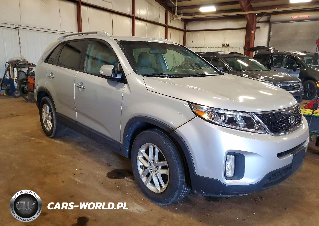 2014 Kia Sorento Lx VIN:5XYKT3A62EG484243 - 4