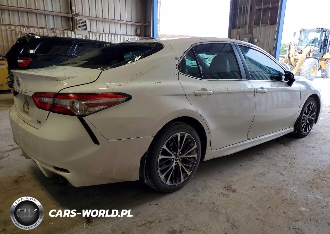 2018 Toyota Camry Se VIN:4T1B11HK4JU053419 - 3