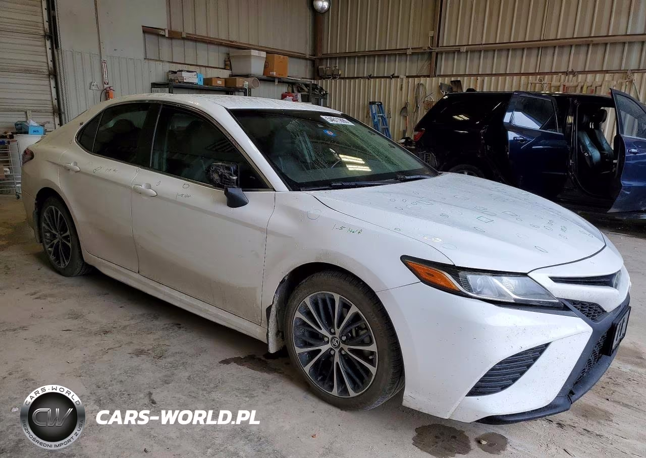 2018 Toyota Camry Se VIN:4T1B11HK4JU053419 - 4