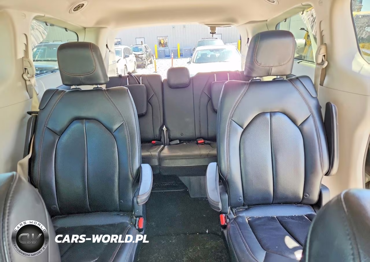 2018 Chrysler Pacifica Touring L VIN:2C4RC1BG2JR258705 - 10