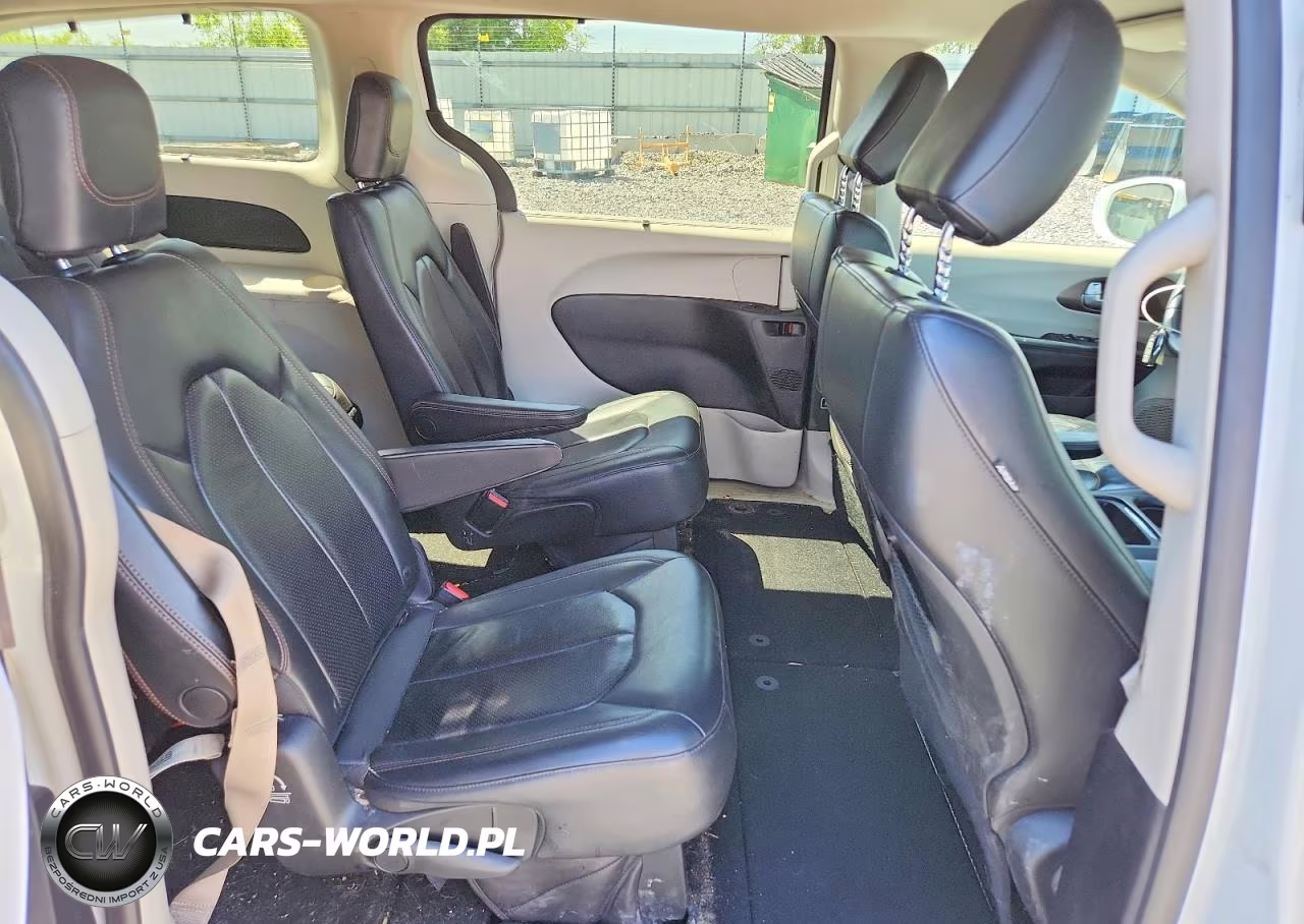 2018 Chrysler Pacifica Touring L VIN:2C4RC1BG2JR258705 - 11