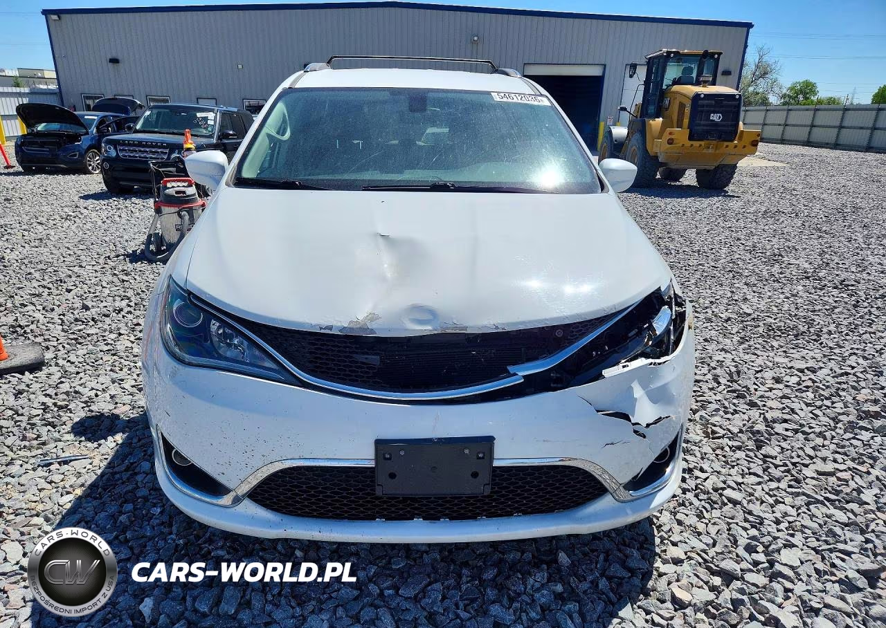 2018 Chrysler Pacifica Touring L VIN:2C4RC1BG2JR258705 - 5