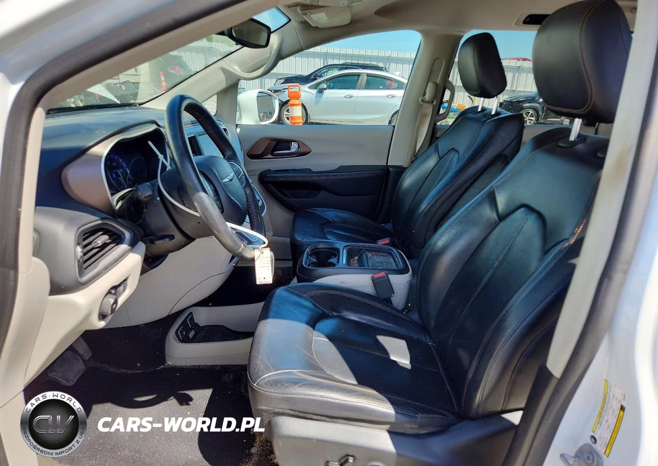 2018 Chrysler Pacifica Touring L VIN:2C4RC1BG2JR258705 - 7