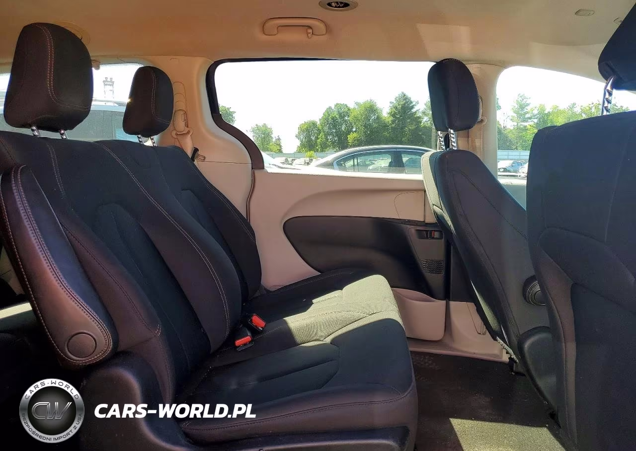 2018 Chrysler Pacifica L VIN:2C4RC1AG1JR356934 - 11