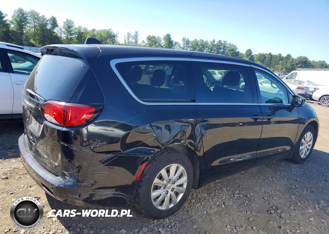 2018 Chrysler Pacifica L VIN:2C4RC1AG1JR356934 - 3