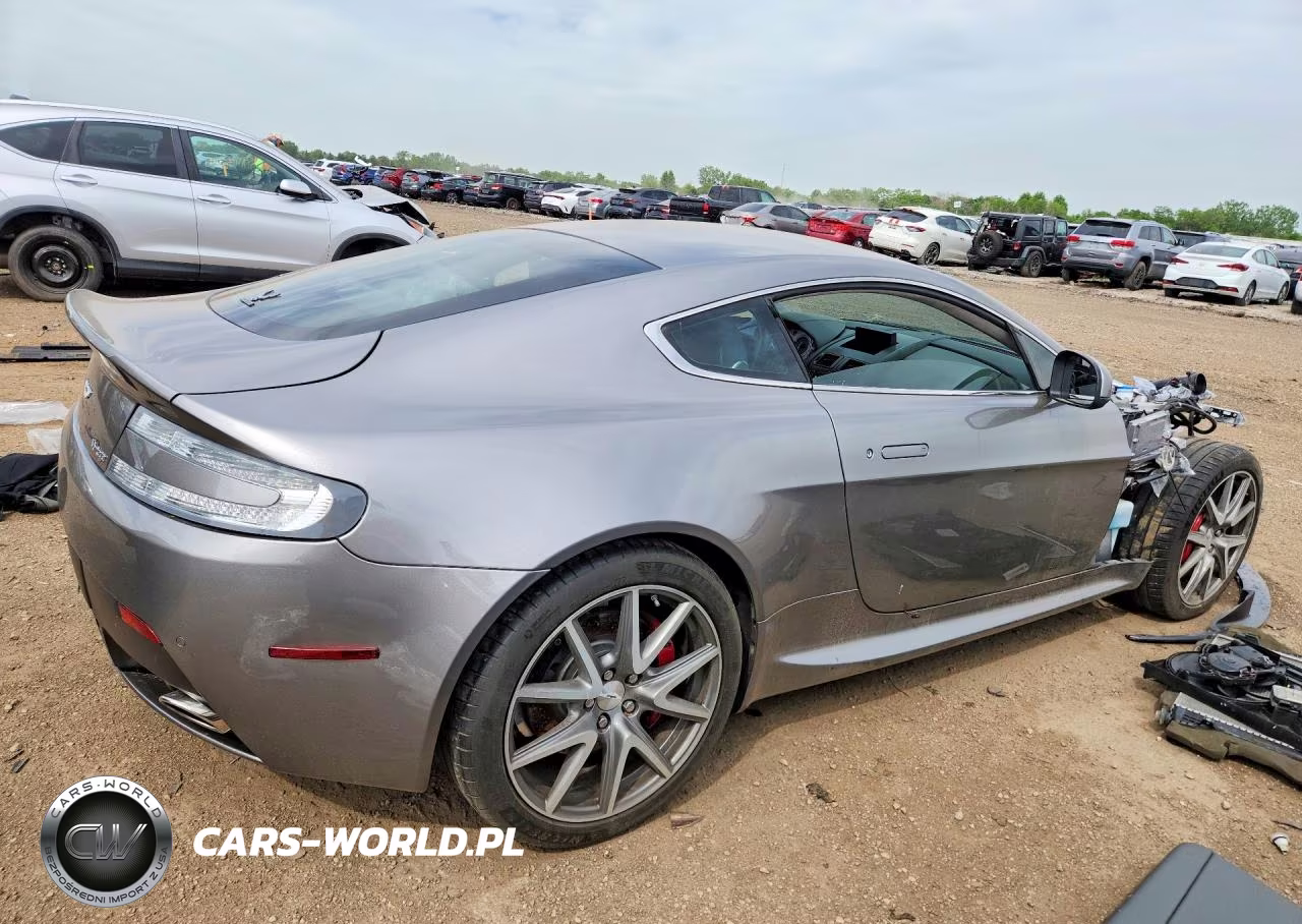 2013 Aston Martin V8 Vantage VIN:SCFEKBAK5DGC17363 - 3