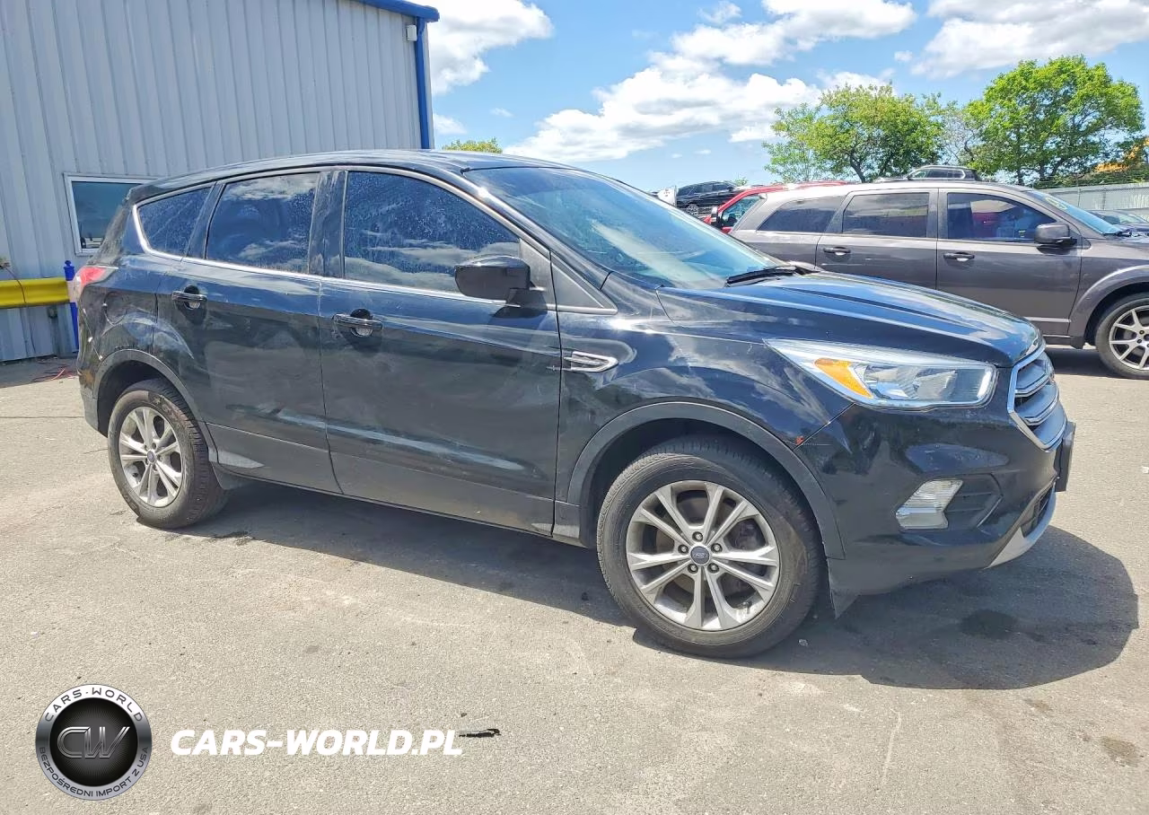 2017 Ford Escape Se VIN:1FMCU9GD3HUB33429 - 4