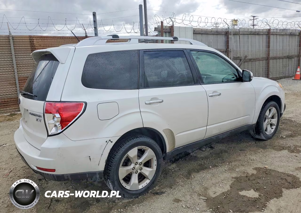 2011 Subaru Forester Touring VIN:JF2SHGGC1BH722478 - 3