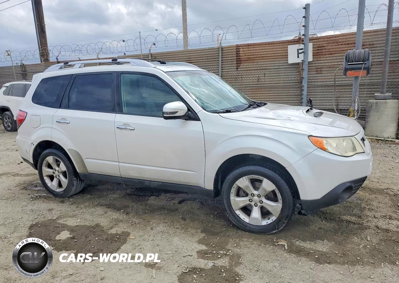 2011 Subaru Forester Touring VIN:JF2SHGGC1BH722478 - 4