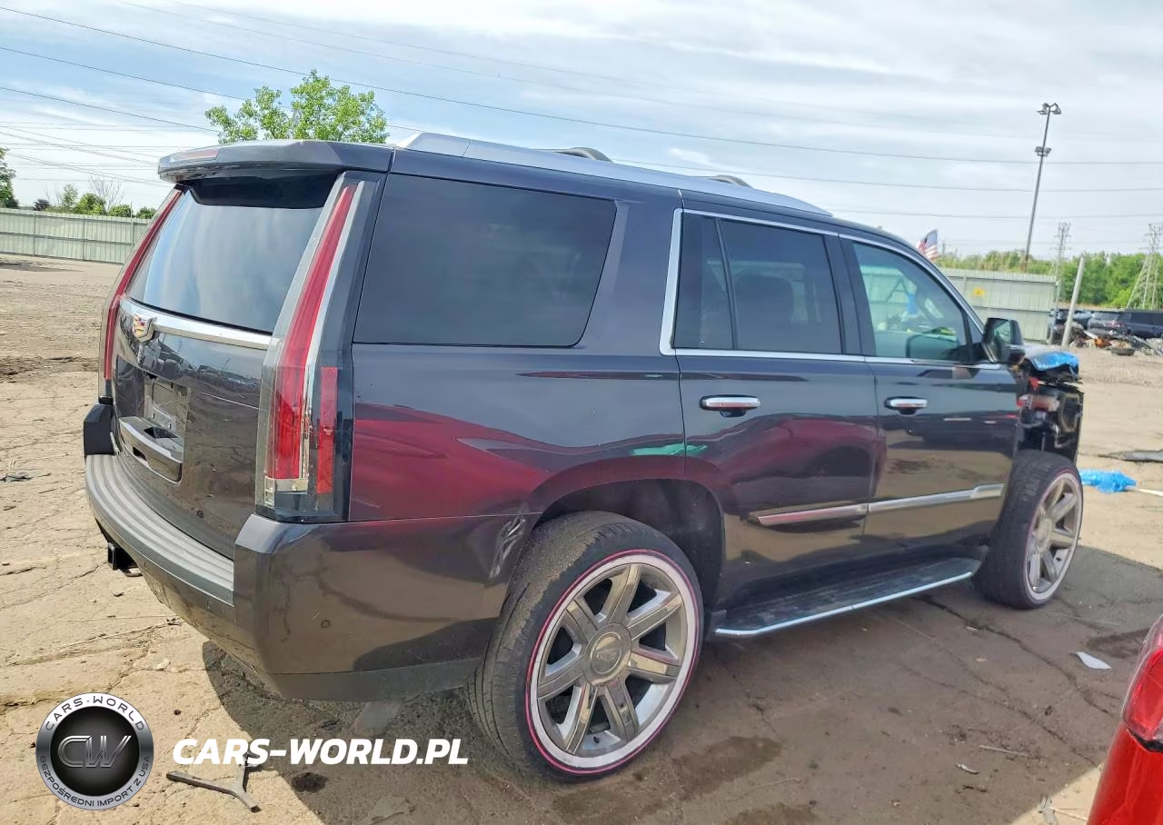 2018 Cadillac Escalade Luxury VIN:1GYS4BKJ1JR276208 - 3
