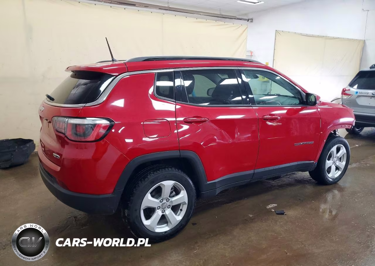 2018 Jeep Compass Latitude VIN:3C4NJDBB7JT328738 - 3