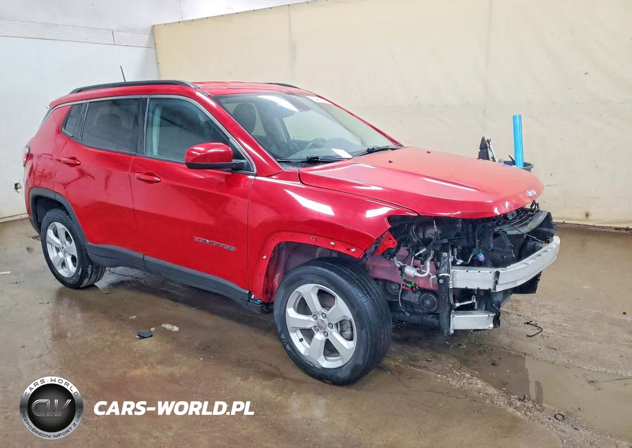 2018 Jeep Compass Latitude VIN:3C4NJDBB7JT328738 - 4
