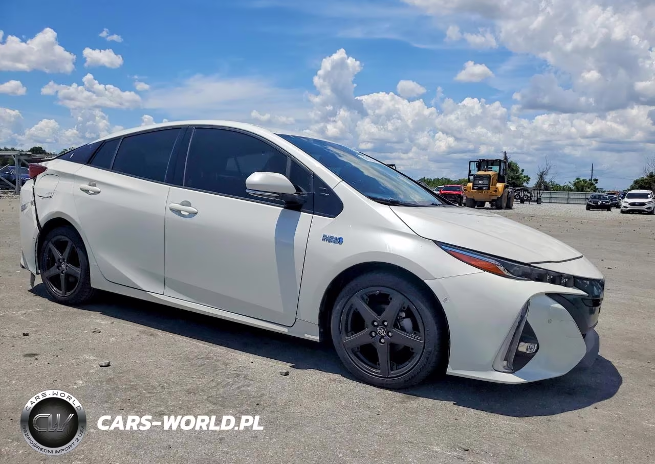 2017 Toyota Prius Prime Advanced VIN:JTDKARFP0H3024310 - 4