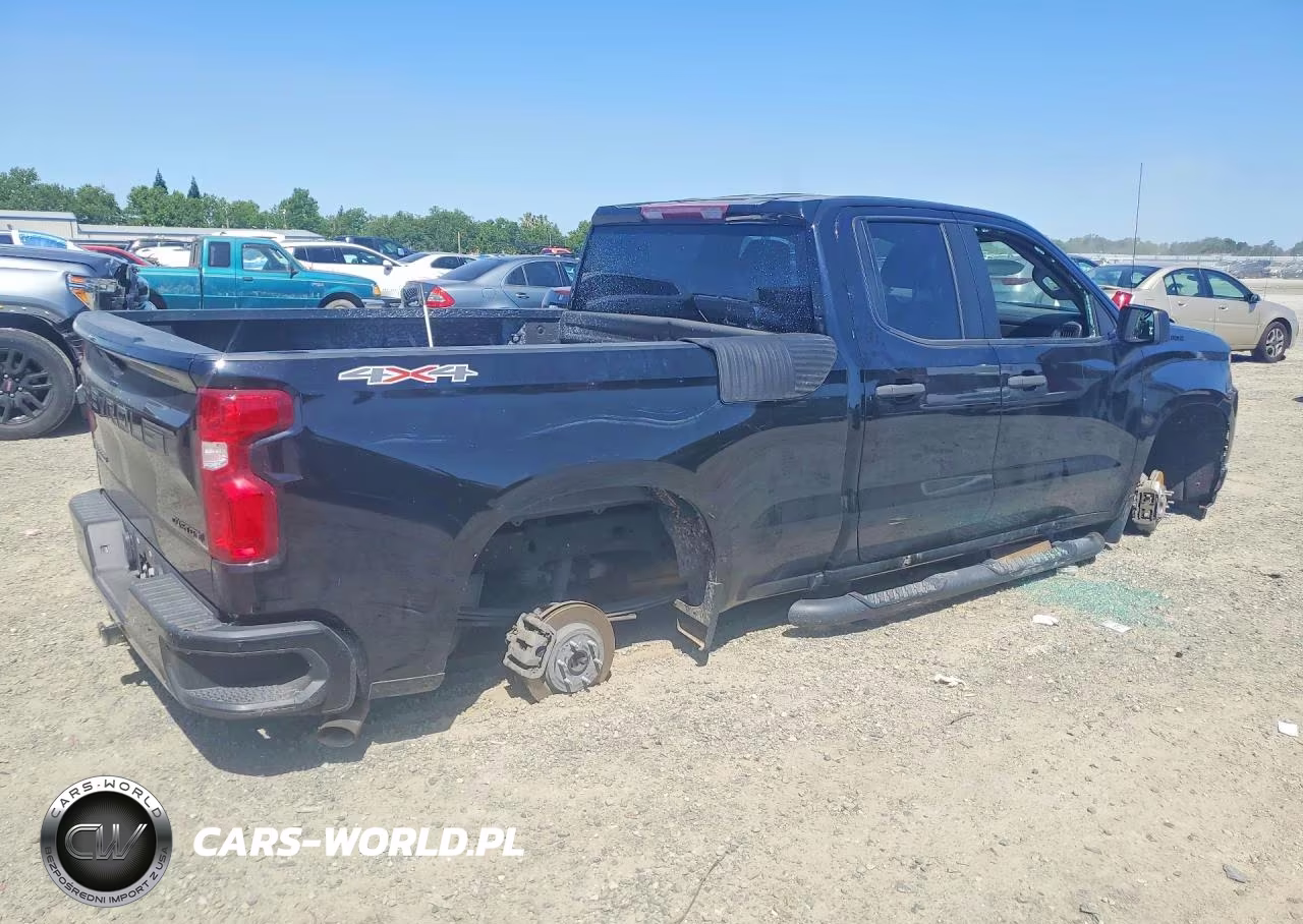 2021 Chevrolet Silverado K1500 Custom VIN:1GCRYBEK0MZ298413 - 3