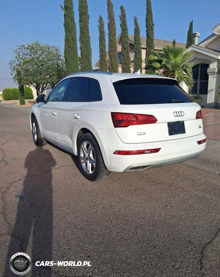 2018 Audi Q5 Premium VIN:WA1ANAFY6J2013912 - 3
