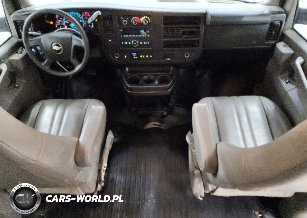 2020 Chevrolet Express G2500 VIN:1GCWGBFP0L1135421 - 8