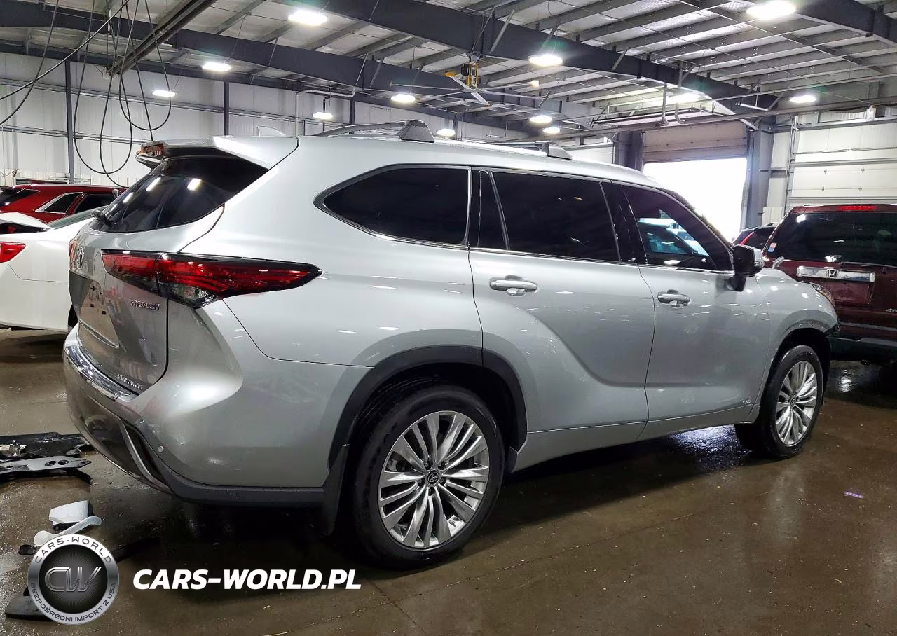 2023 Toyota Highlander Hybrid Platinum VIN:5TDEBRCH4PS131316 - 3
