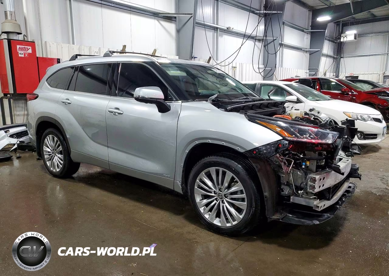 2023 Toyota Highlander Hybrid Platinum VIN:5TDEBRCH4PS131316 - 4