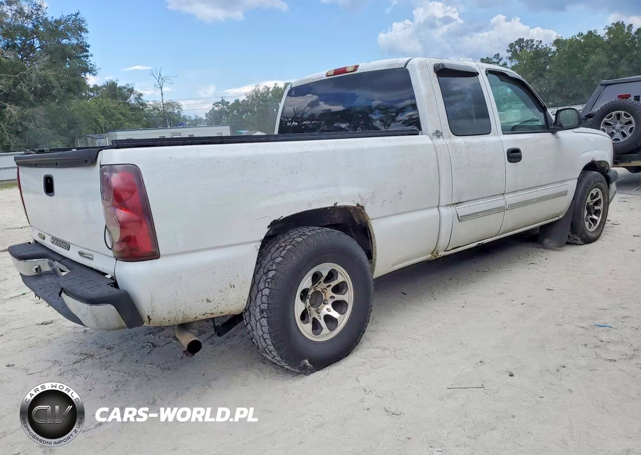 2003 Chevrolet Silverado C1500 VIN:2GCEC19V931151395 - 3