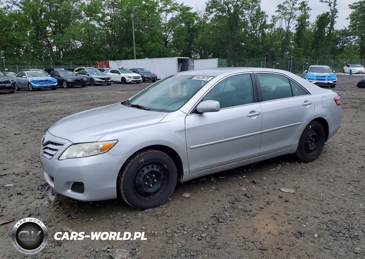 2010 Toyota Camry Le – zdjęcie 1 z 12
