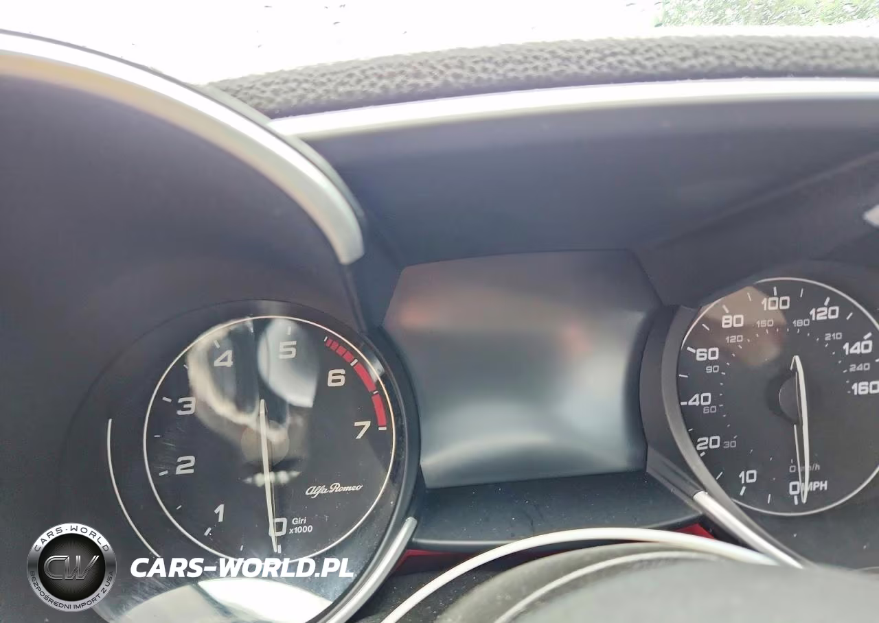 2020 Alfa Romeo Giulia VIN:ZARFANAN1L7635163 - 9