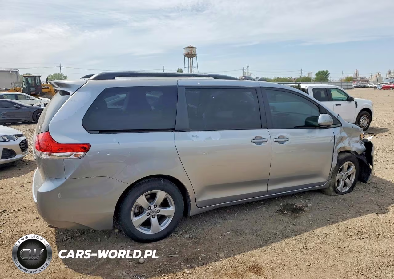 2012 Toyota Sienna Le VIN:5TDKK3DC1CS192247 - 3